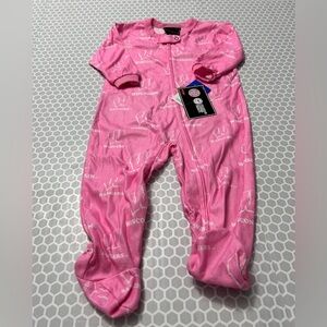 NWT Wisconsin Badgers Pink Baby Footie Pajamas
Size 18M